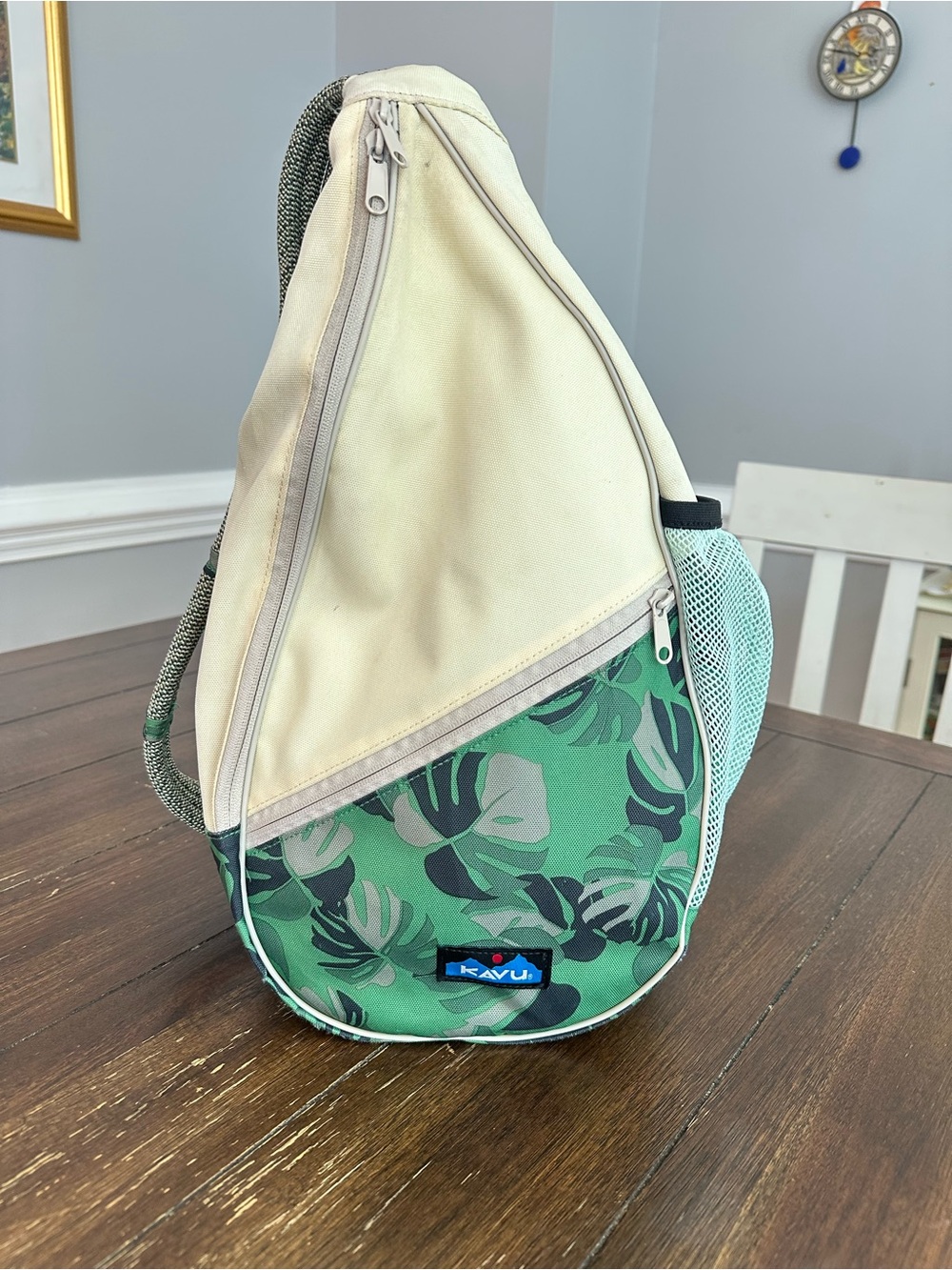 Kavu Paxton sling back pack